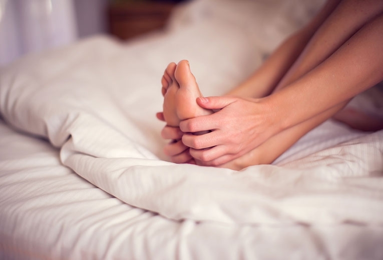 Crampi ai piedi: rimedi e come prevenirli Crampi ai piedi: rimedi e come prevenirli